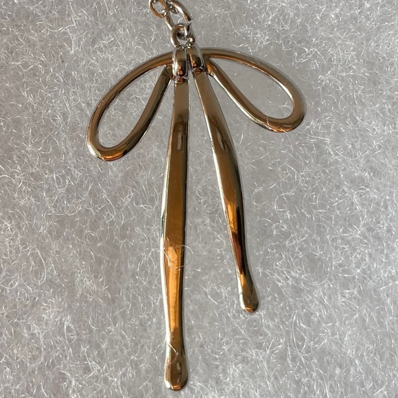 18k White Gold Bow Necklace - Picture 2 of 4